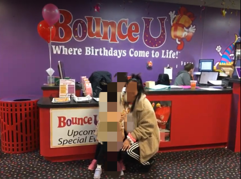 アメリカ誕生日会、Bounce Uの受付