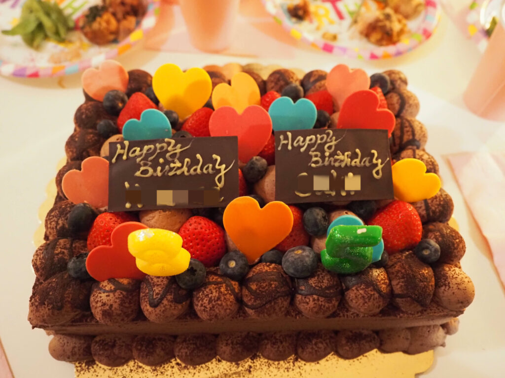 アメリカ誕生日会、Kosaka's Kitchenのバースデーケーキ（ハーフスクエアサイズ）