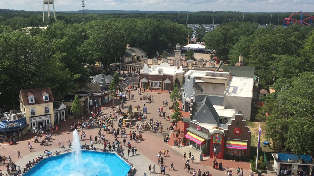 シックスフラッグズ、Six Flags