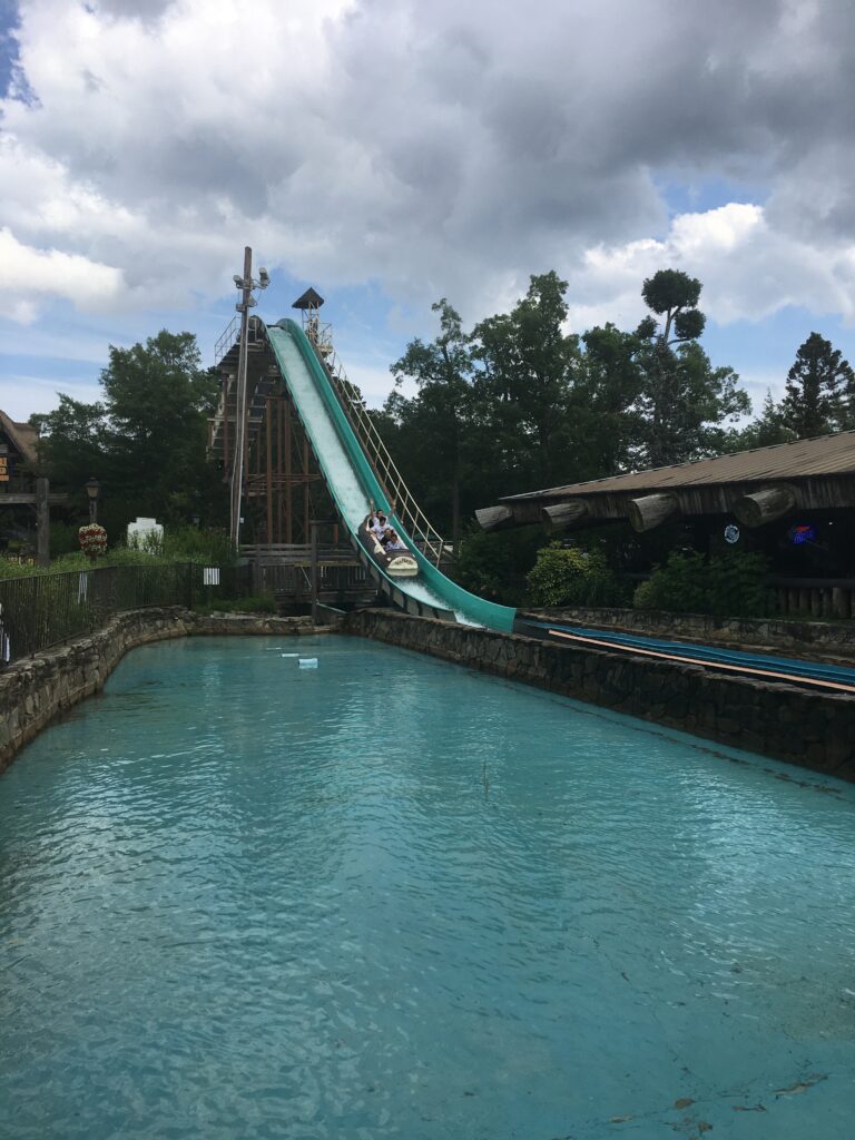 シックスフラッグズ、Six Flags