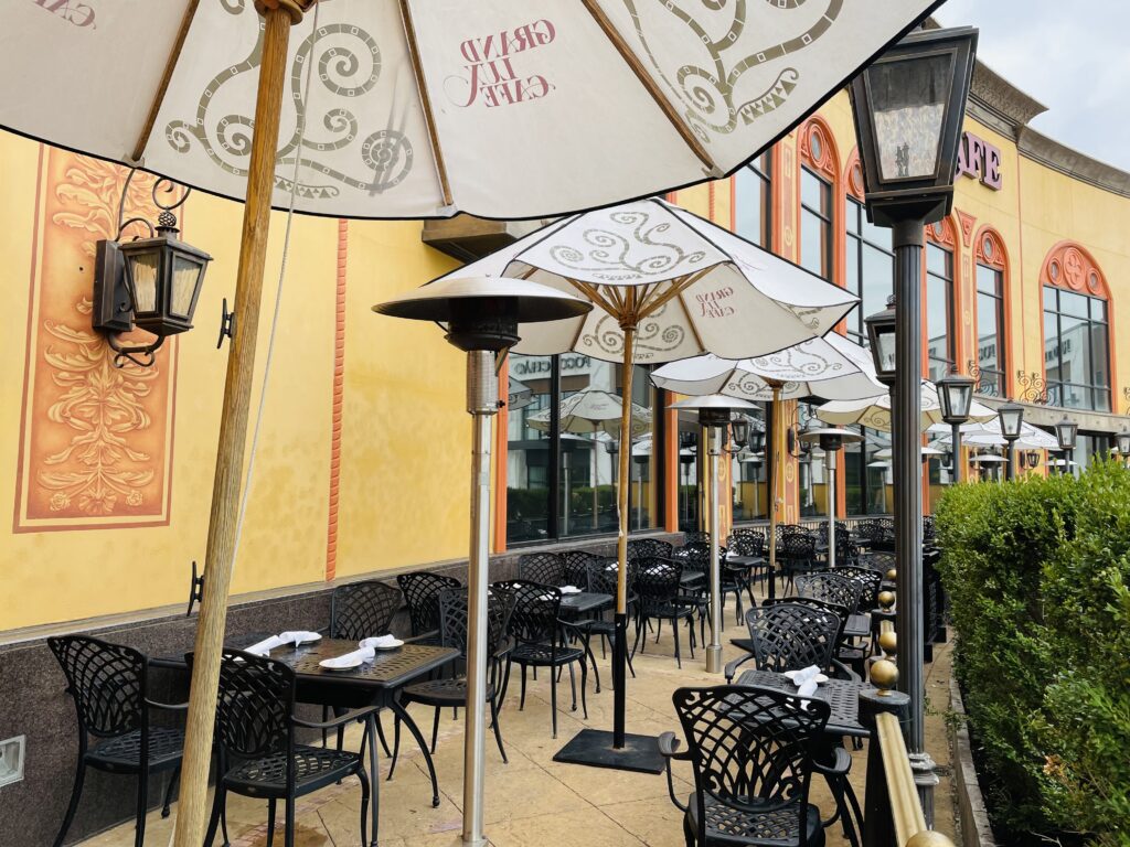Grand Lux Cafe