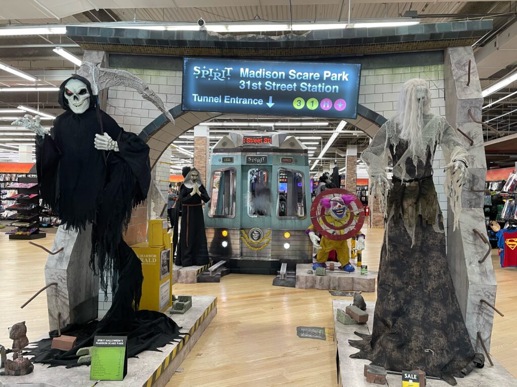 アメリカハロウィン完全ガイド、Spirit Halloween