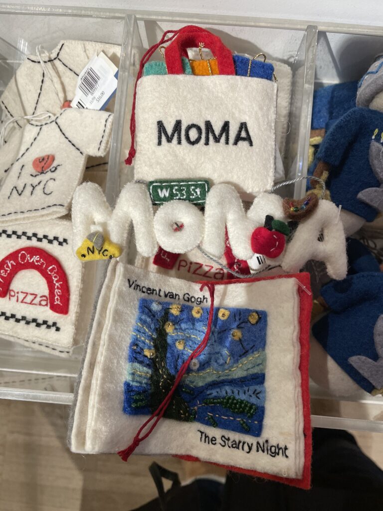 MoMAデザインストアとミュージアムストア