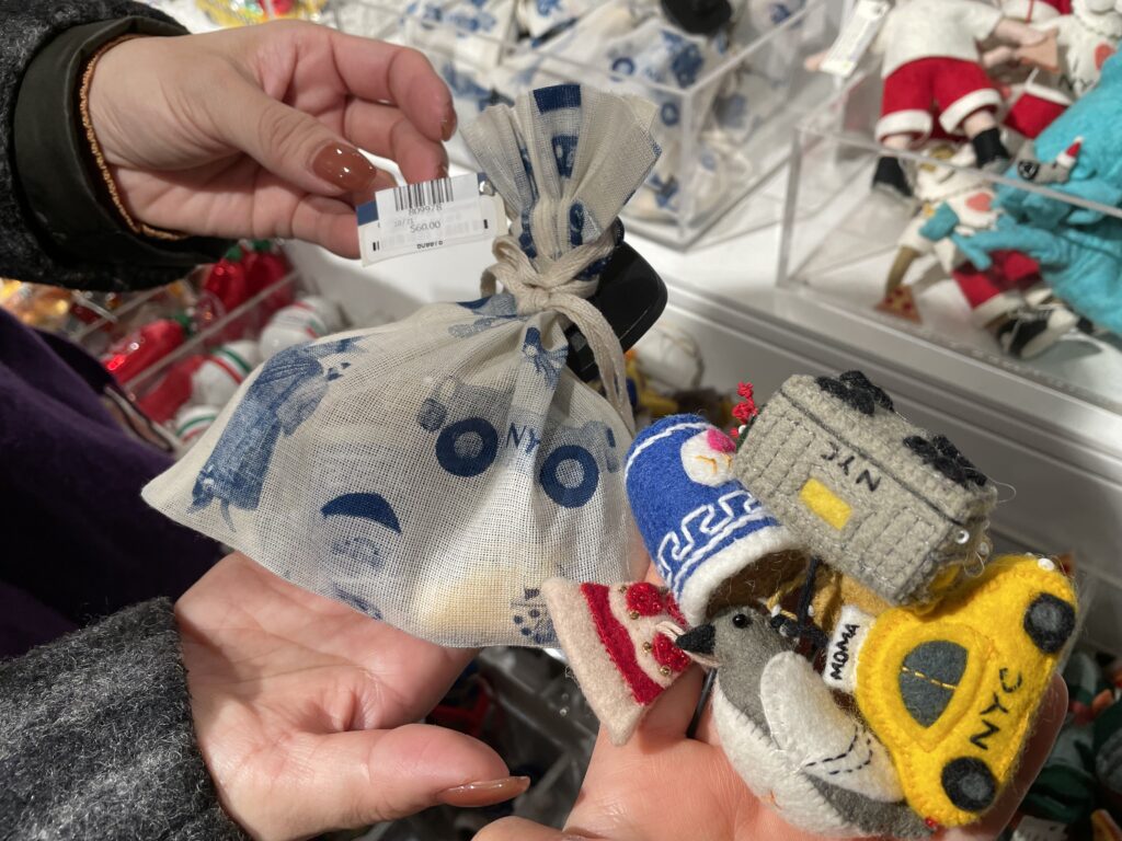 MoMAデザインストアとミュージアムストア