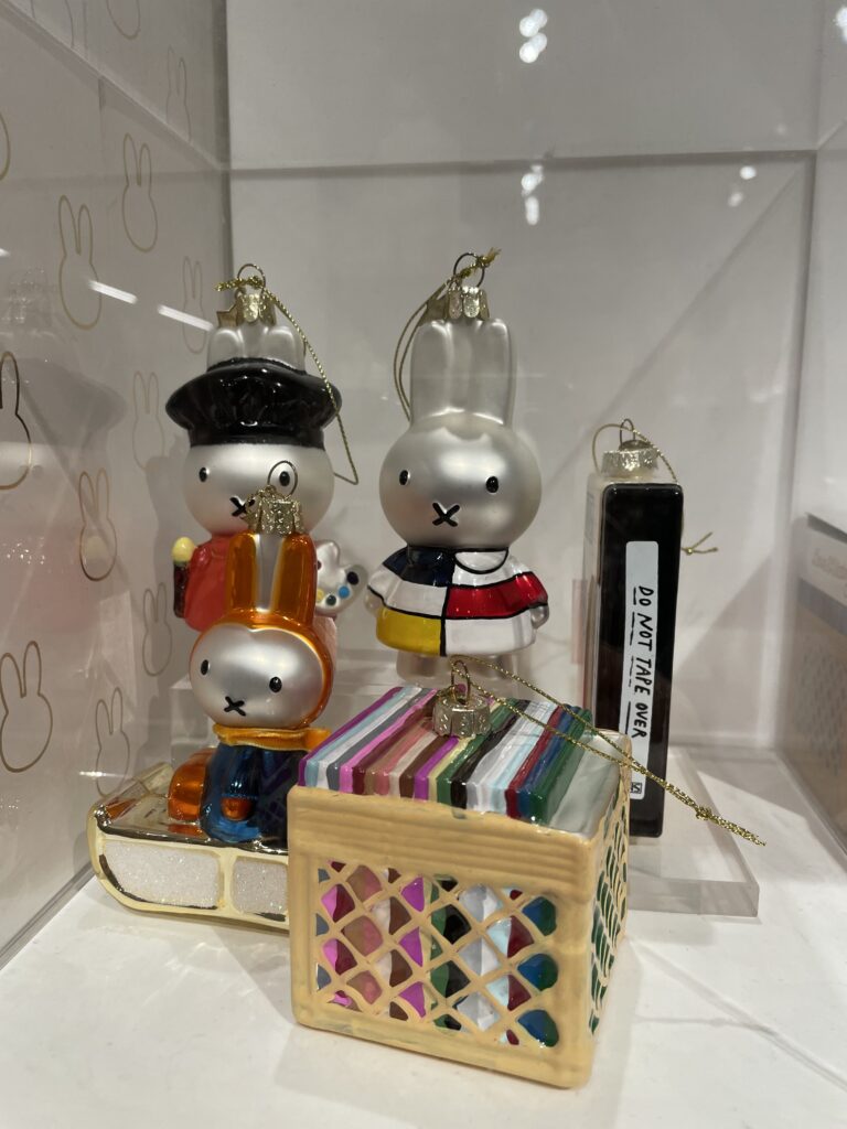 MoMAデザインストアとミュージアムストア