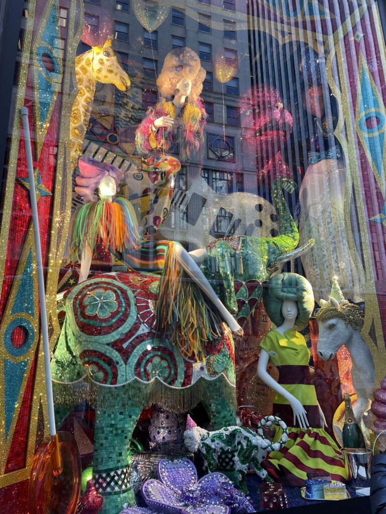 ニューヨーク五番街のクリスマスイルミネーション、ホリデーウィンドウ