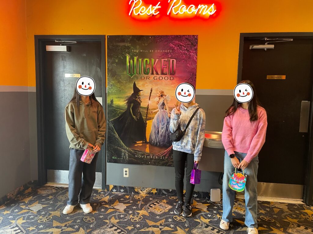 アメリカ誕生日会、映画館