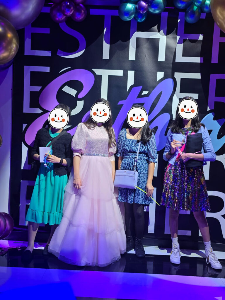 アメリカ誕生日会、ユダヤ人、バットミツバ