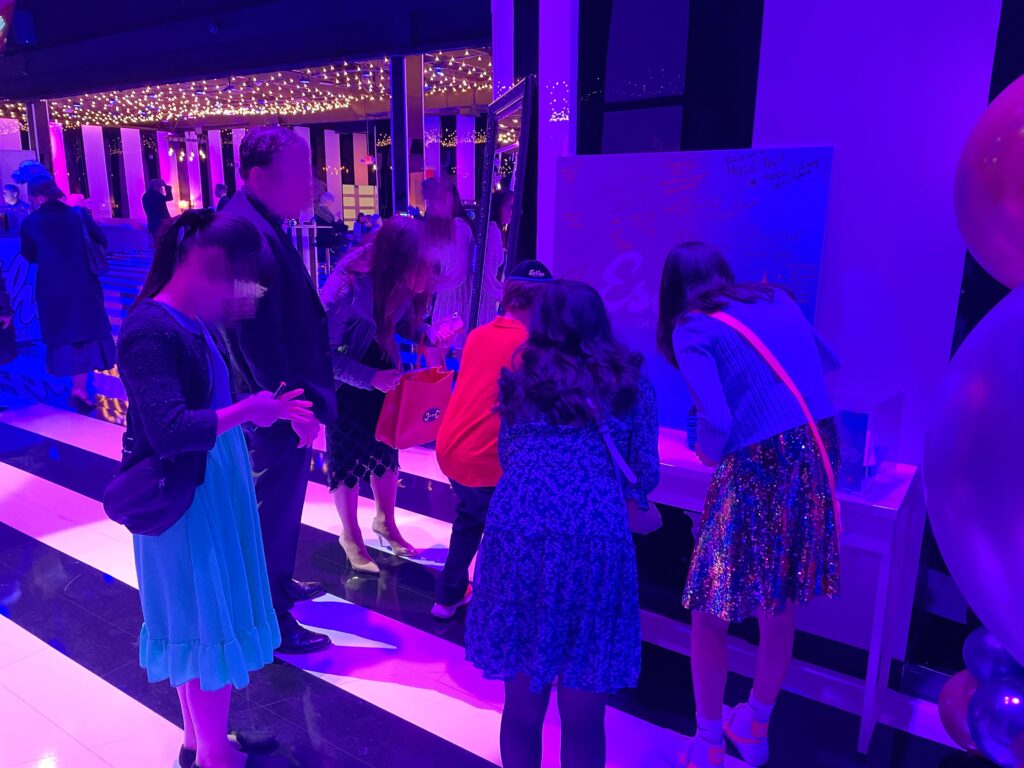 アメリカ誕生日会、ユダヤ人、バットミツバ