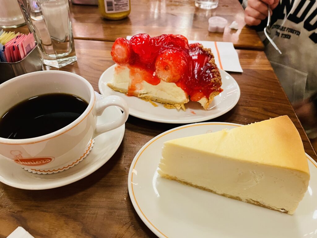 ジュニアーズ、チーズケーキ