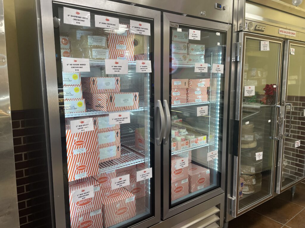 ジュニアーズ、チーズケーキ、アウトレット