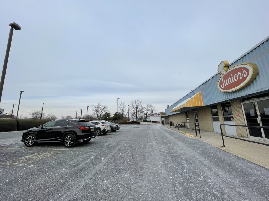 ジュニアーズ、チーズケーキ、アウトレット