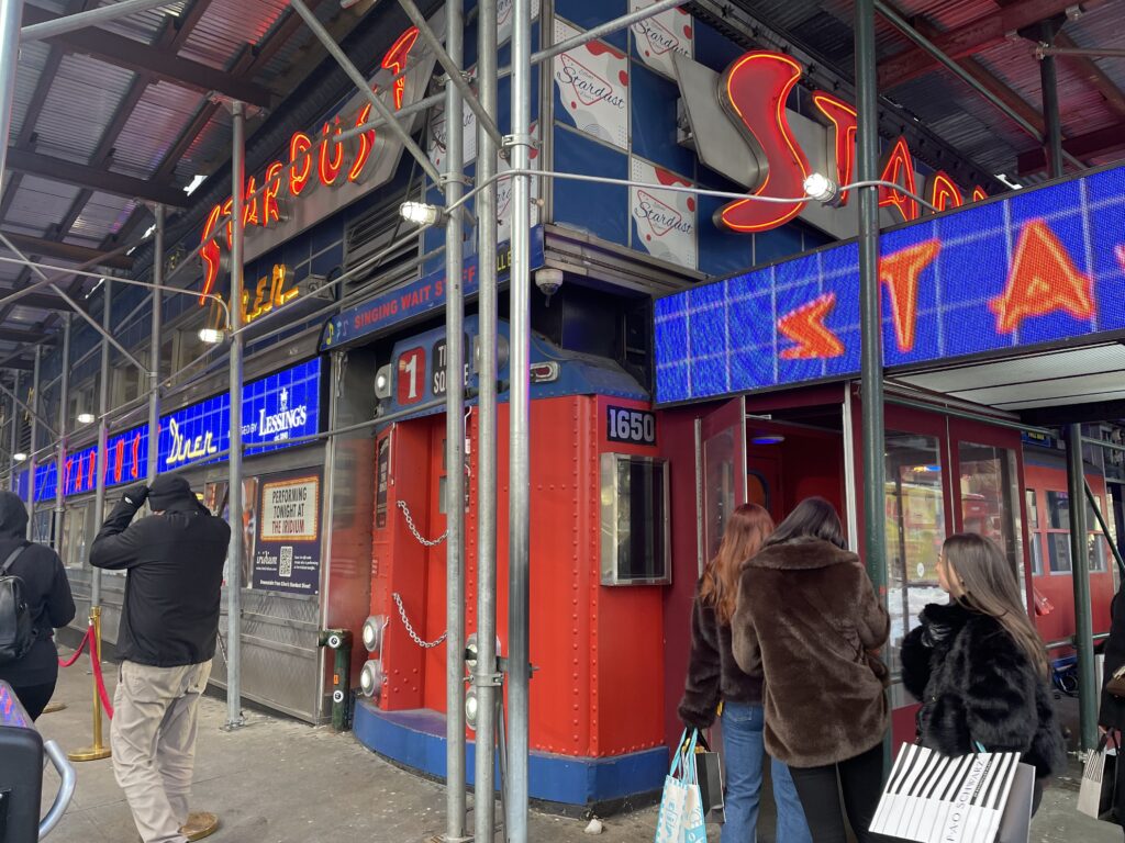 Ellen’s Stardust Diner、エレンズスターダストダイナー