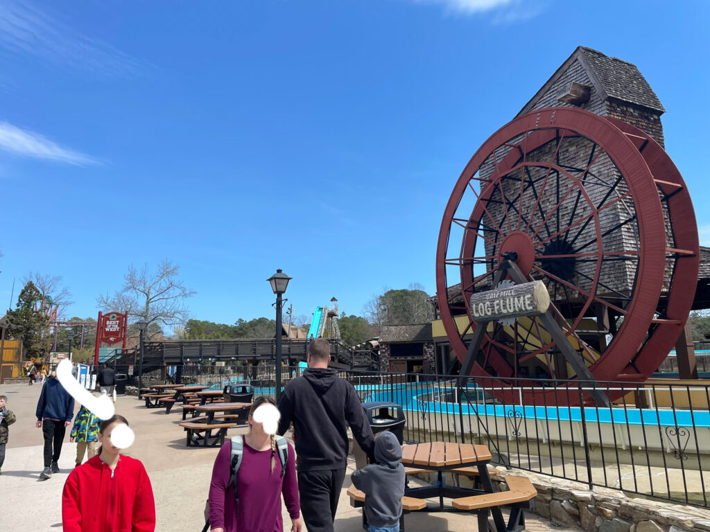 シックスフラッグズ、Six Flags