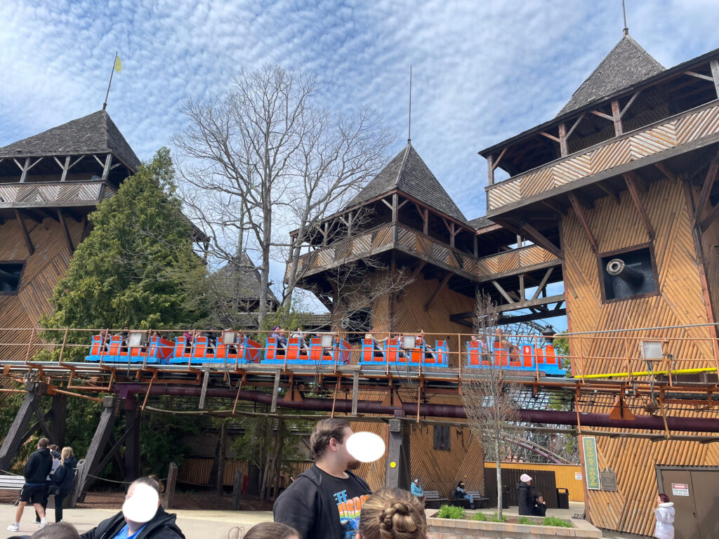 シックスフラッグズ、Six Flags