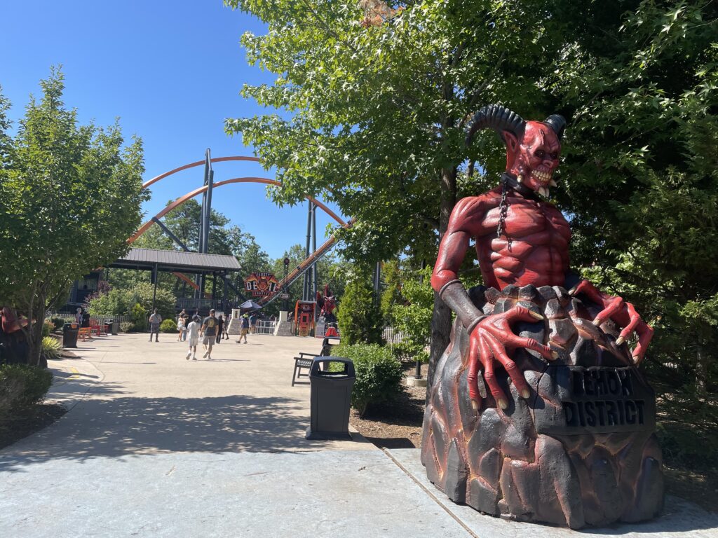 シックスフラッグズ、Six Flags