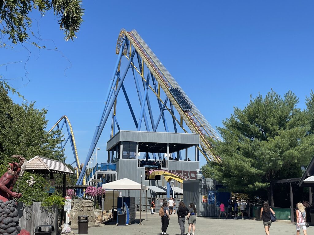 シックスフラッグズ、Six Flags