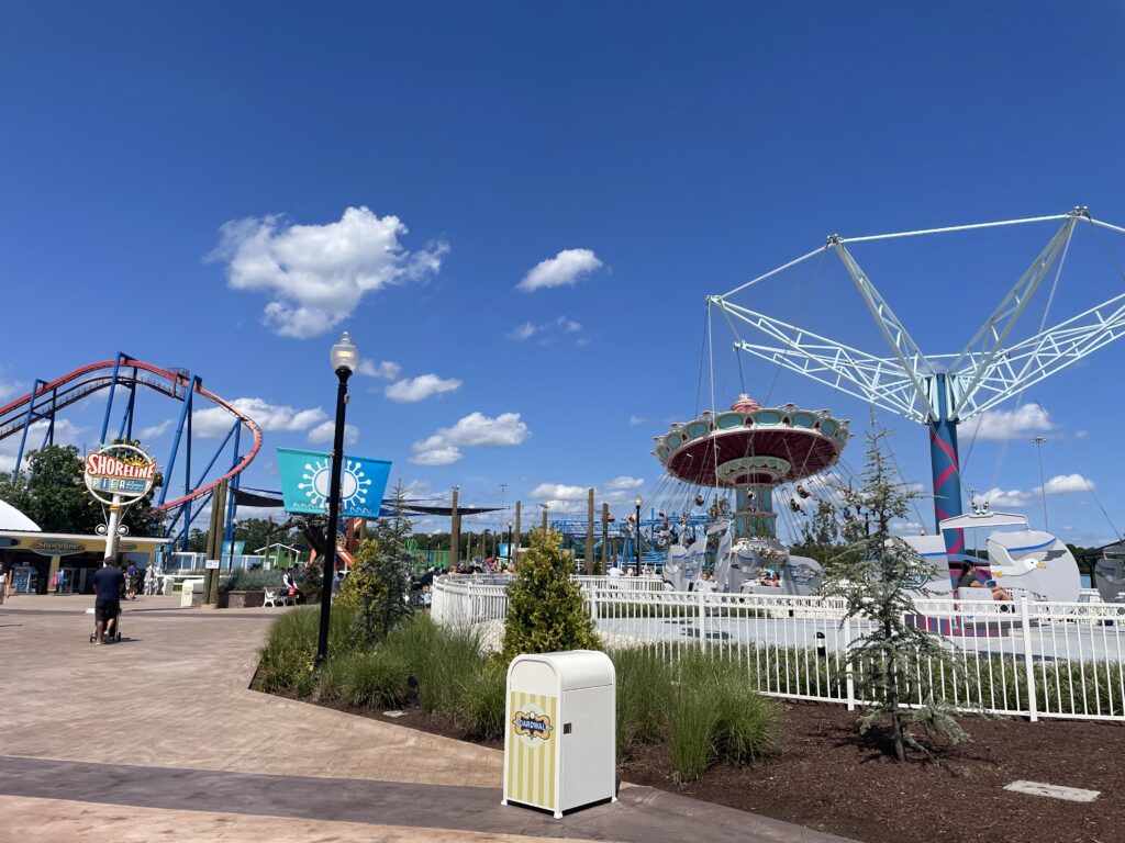 シックスフラッグズ、Six Flags