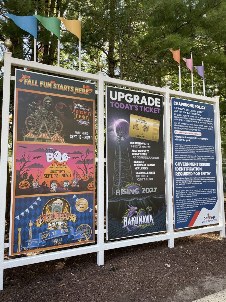 シックスフラッグズ、Six Flags