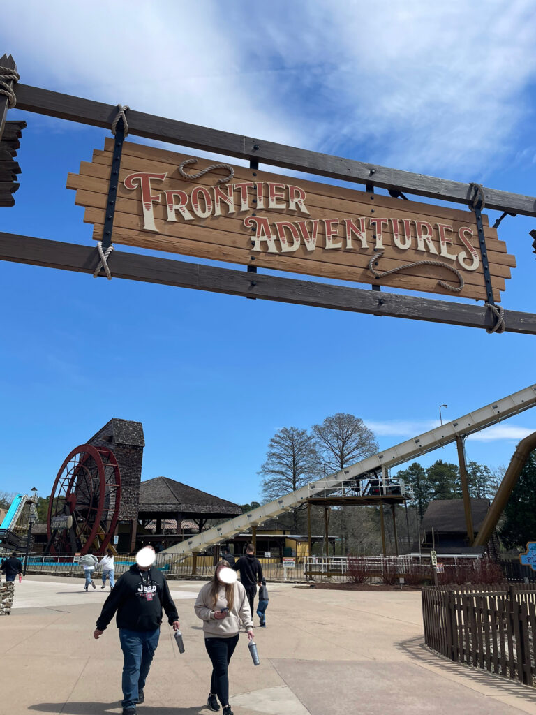 シックスフラッグズ、Six Flags