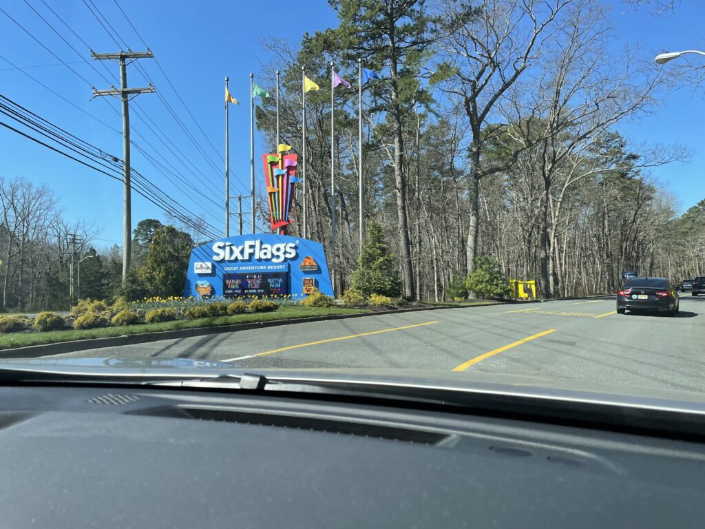 シックスフラッグズ、Six Flags