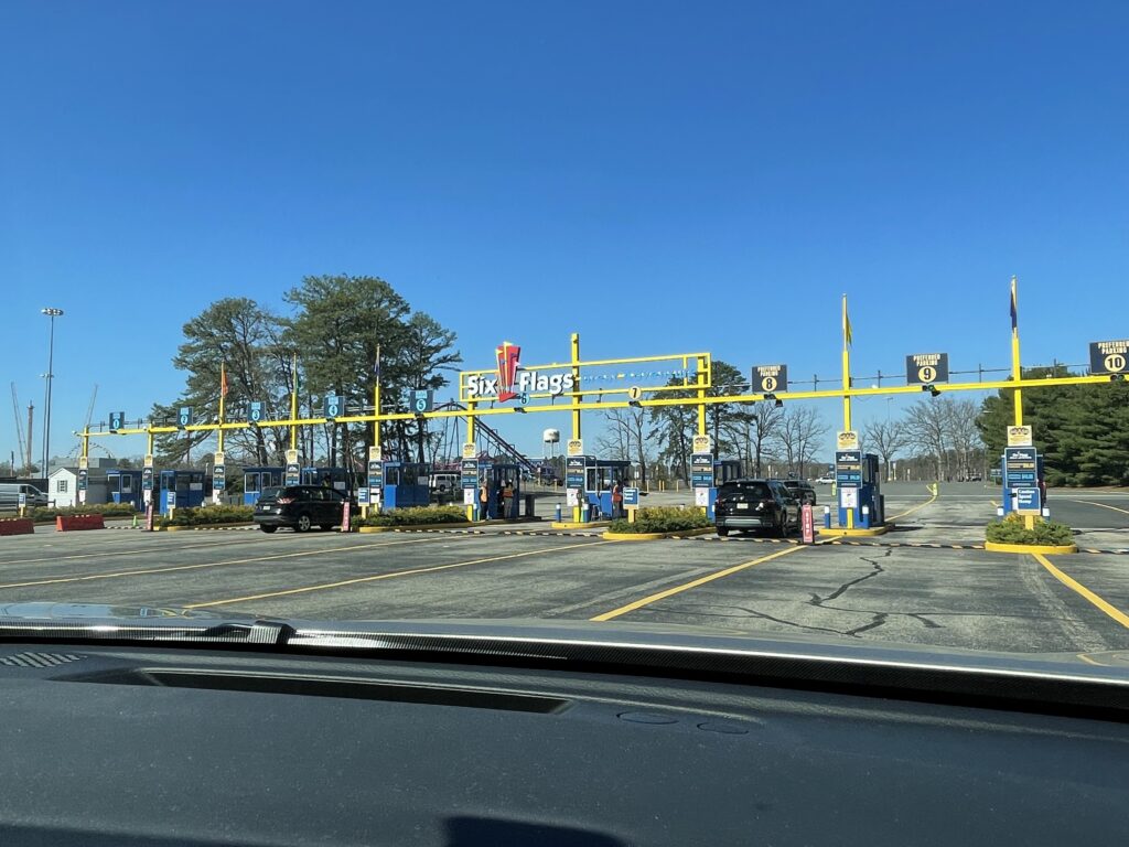 シックスフラッグズ、Six Flags