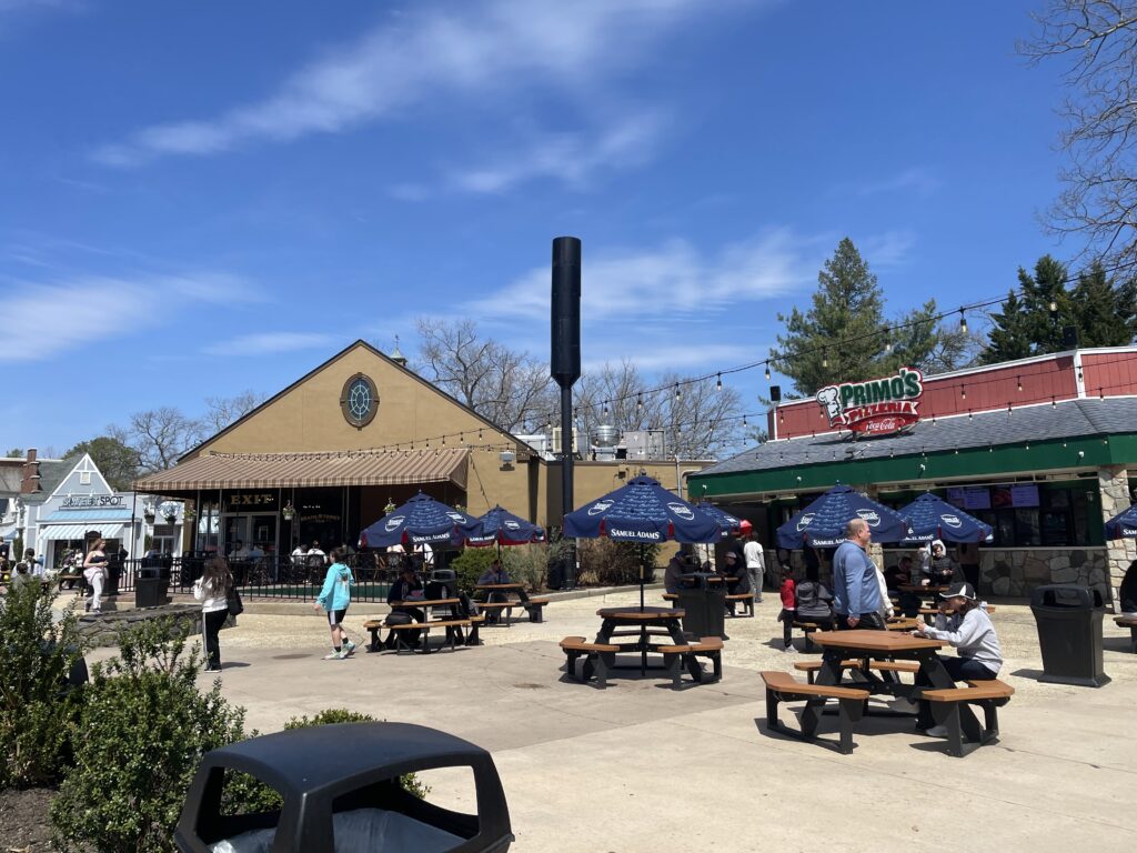 シックスフラッグズ、Six Flags