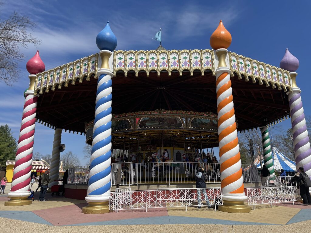 シックスフラッグズ、Six Flags