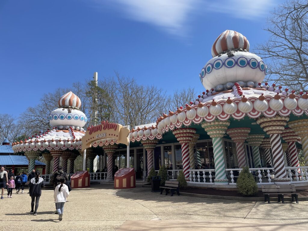 シックスフラッグズ、Six Flags