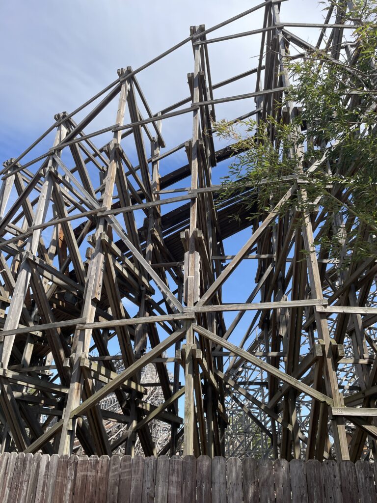 シックスフラッグズ、Six Flags
