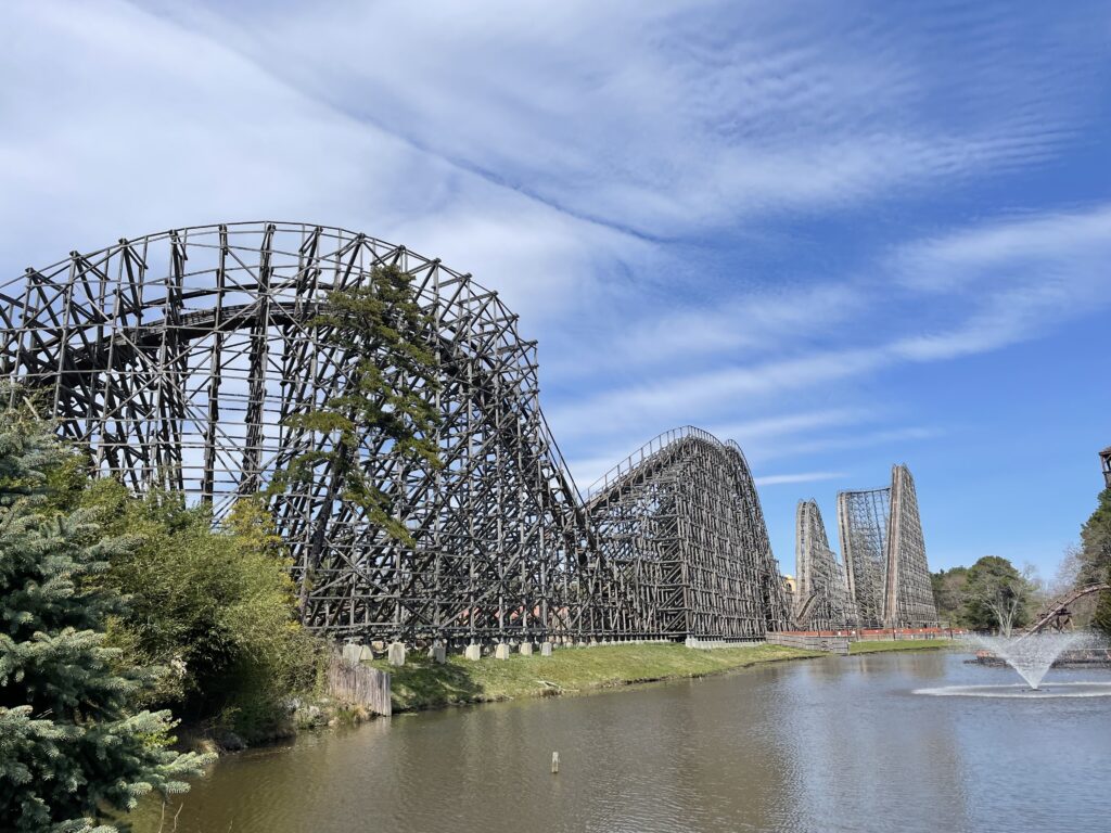 シックスフラッグズ、Six Flags