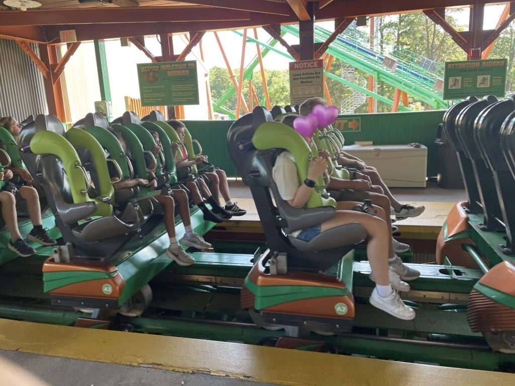 シックスフラッグズ、Six Flags