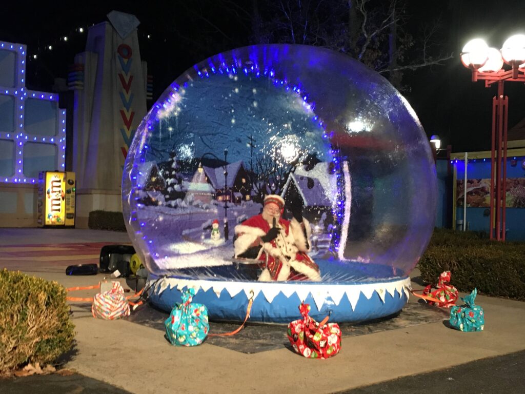 シックスフラッグズ、Six Flags